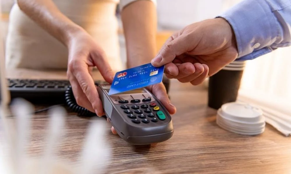 Χατζηδάκης για POS: Το έργο της διασύνδεσης με τις ταμειακές μηχανές ολοκληρώνεται -Δεν θα δοθεί παράταση